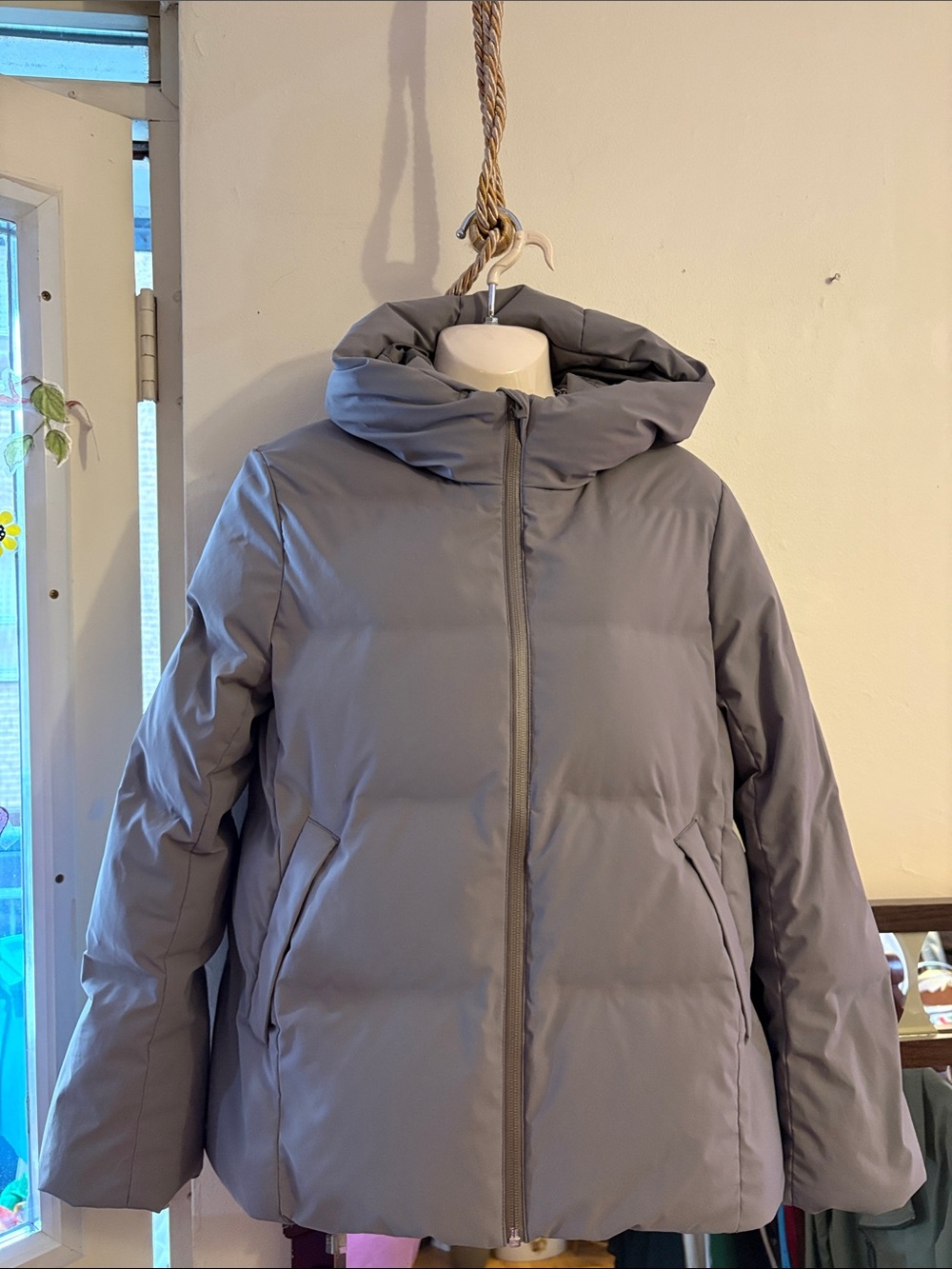 Uniqlo Women's Hooded Puffer Jacket in Gray 90. Down